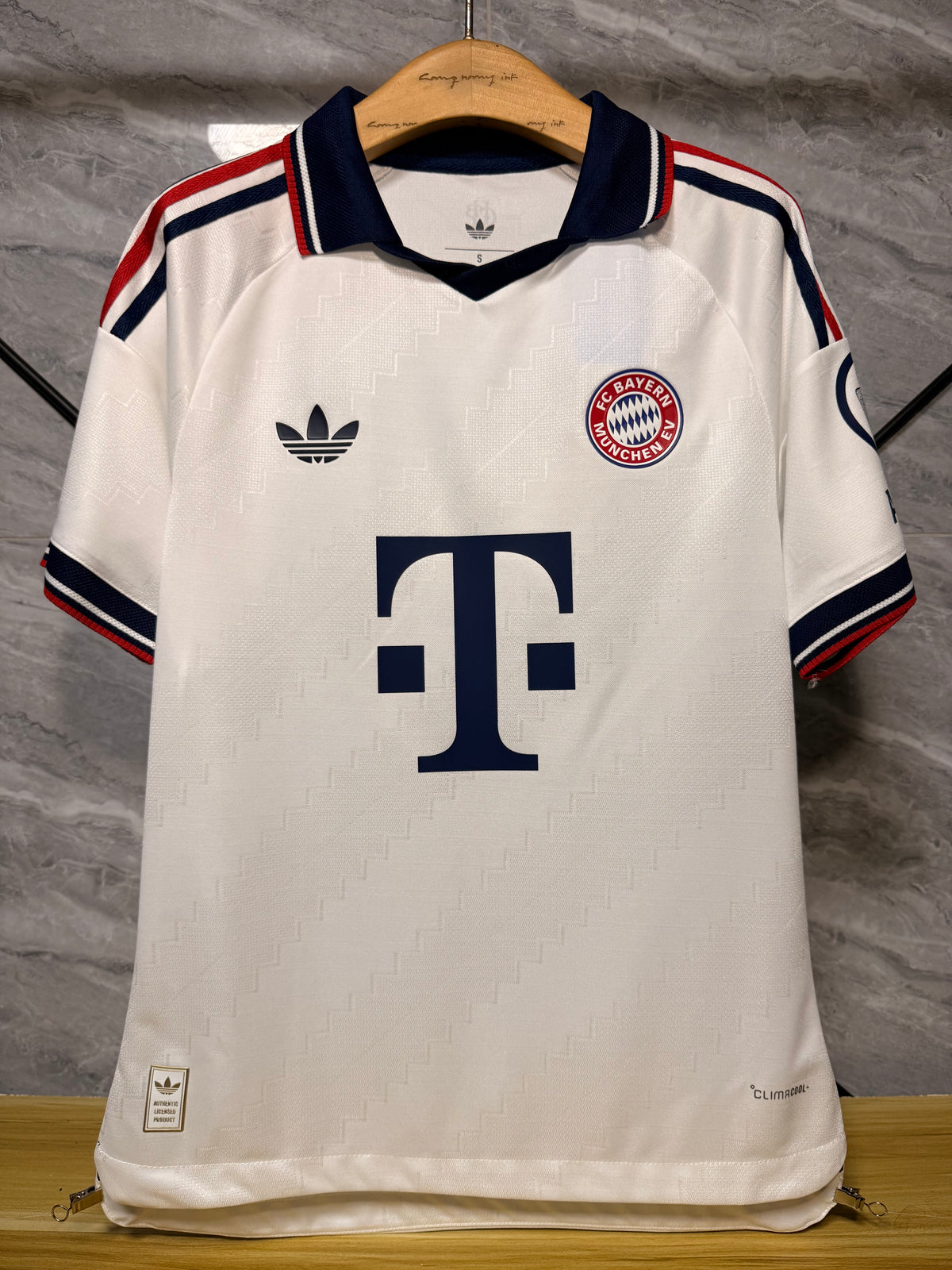 Bayern Munich — Away 26/27