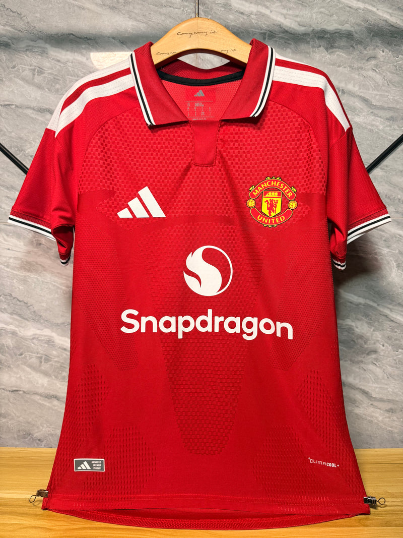 Manchester United — Home 26/27